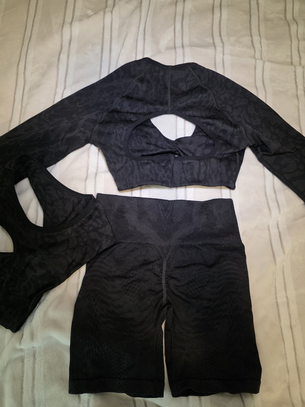 Reserved! Gymshark Black Shorts, Long Sleeve And Sports Bra Set - - Picture 2 of 3
